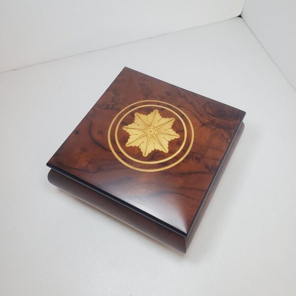 Inlaid Wood Works Art Decor Made in Italy Music Box Plays Funacala Vintage - Picture 3 of 8